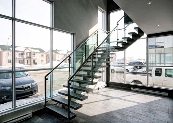 プレハブの堅材の現代まっすぐな階段によってカスタマイズされる鋼鉄モノラル縦桁の階段