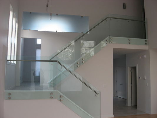 バルコニー階段デッキのためのFramelessガラス柵のスタンドオフ クランプ ステンレス鋼