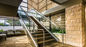 現代家のガラス パネルの手すりのアルミニウムUチャンネルの柵階段手すりの設計