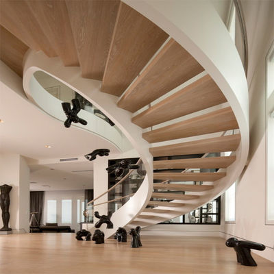 屋内現代曲げられた階段によって曲げられる金属の階段広いアーク システム
