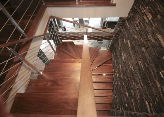 炭素鋼のモノラル縦桁まっすぐな階段U形木階段