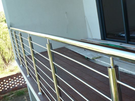 デッキの柵、ステンレス鋼の手すりの装飾のための外の金棒