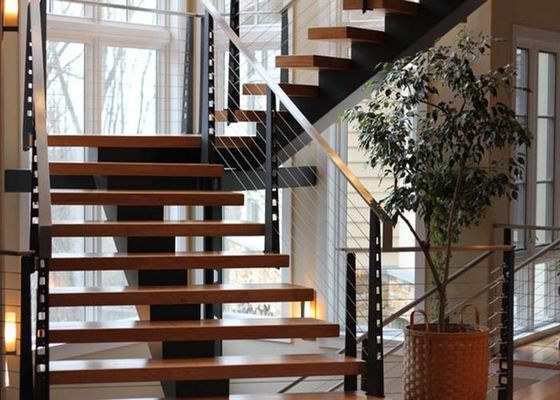 黒い世帯の建物のためのまっすぐな飛行階段によって組立て式に作られる設計