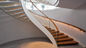 屋内現代曲げられた階段によって曲げられる金属の階段広いアーク システム